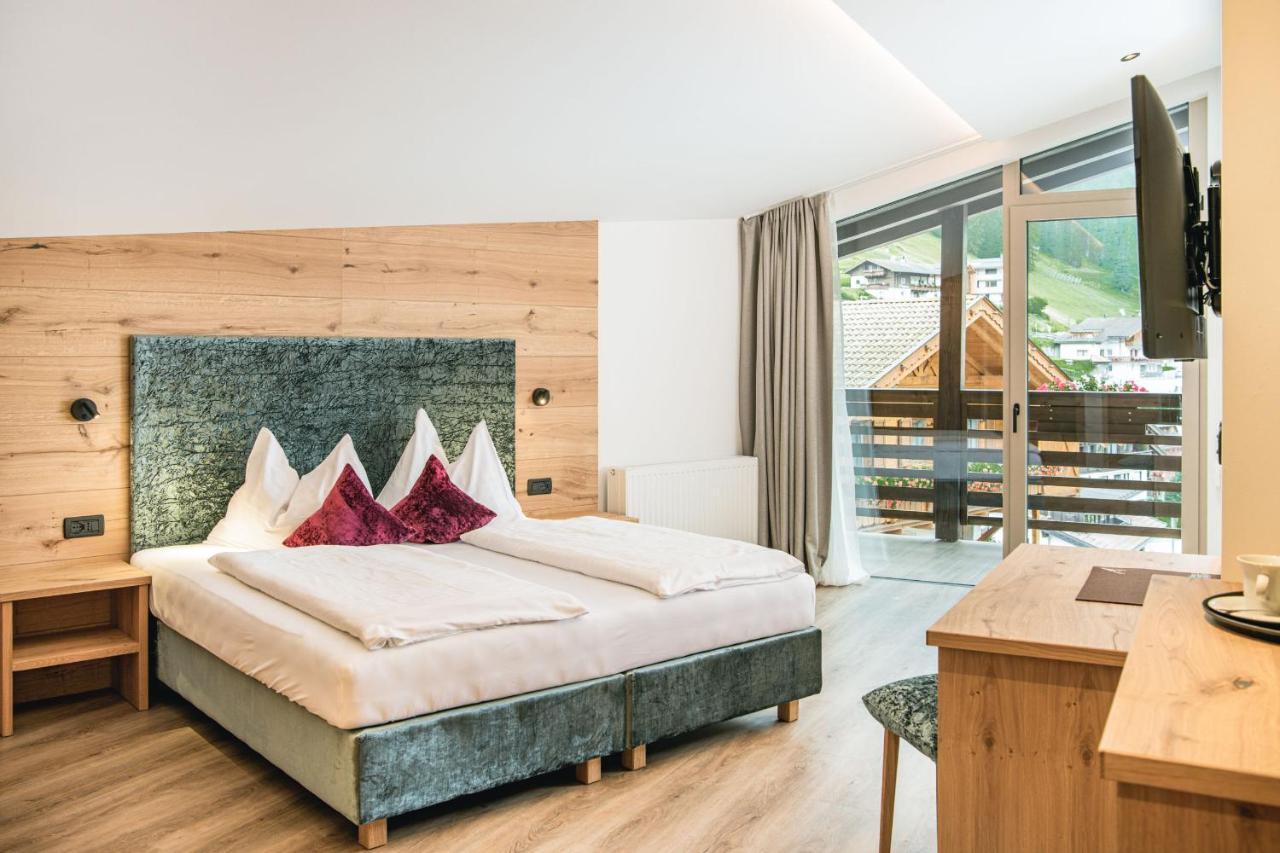 Garni Hotel Miara - Your Dolomites Home Сельва-ді-Валь-Гардена Екстер'єр фото