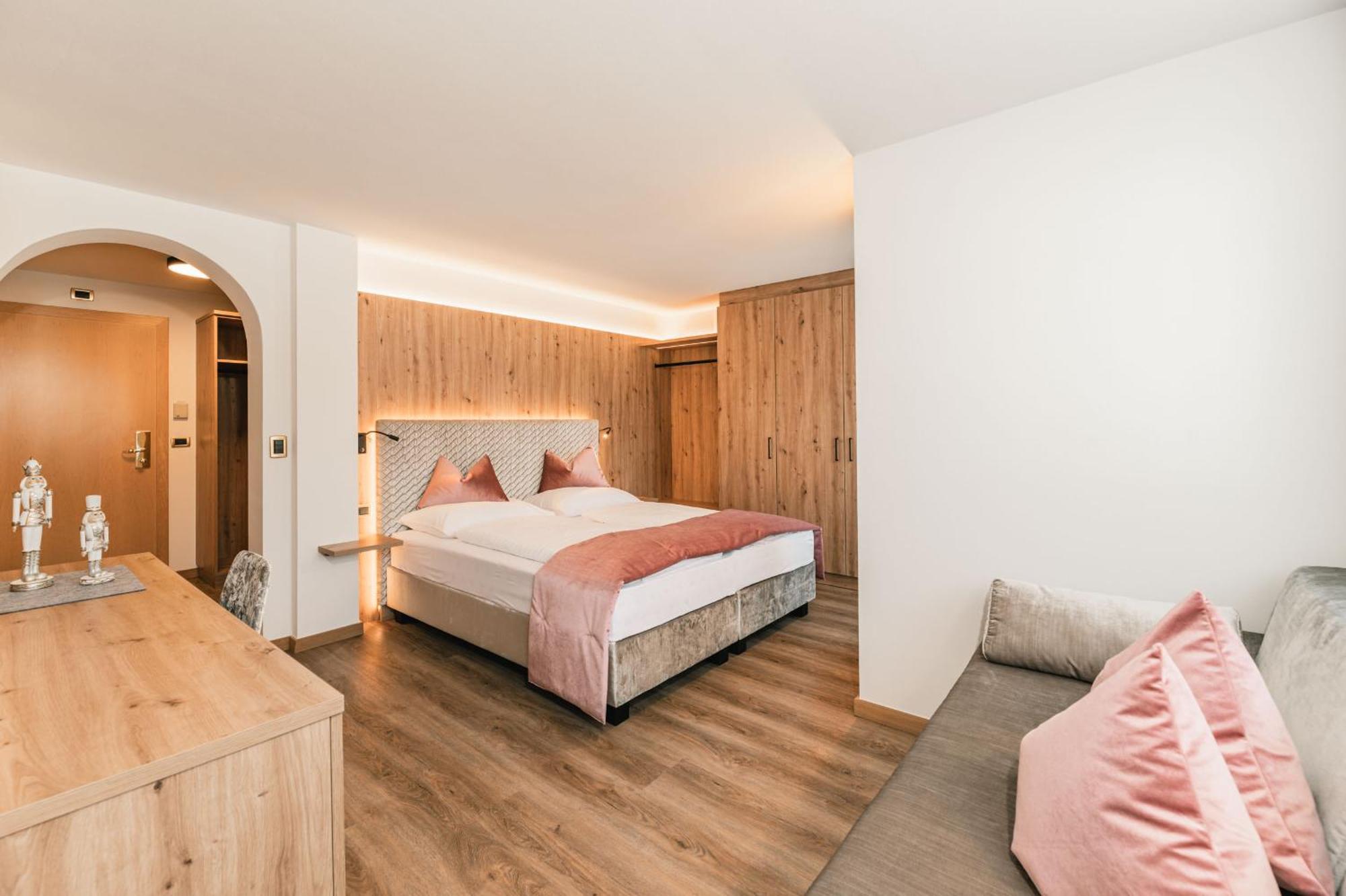 Garni Hotel Miara - Your Dolomites Home Сельва-ді-Валь-Гардена Екстер'єр фото
