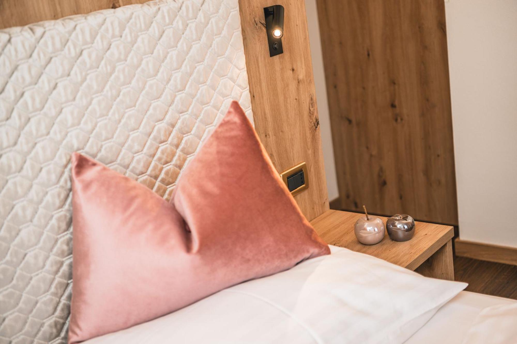 Garni Hotel Miara - Your Dolomites Home Сельва-ді-Валь-Гардена Екстер'єр фото