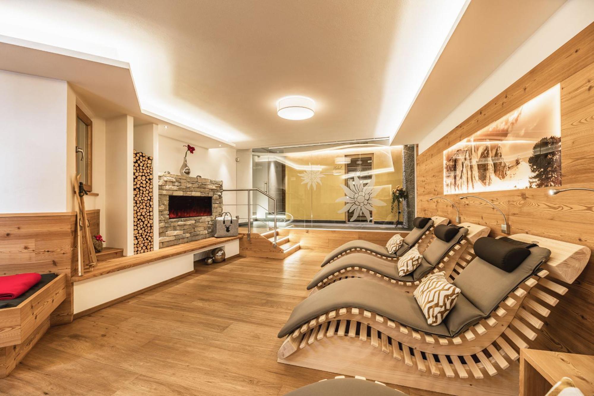 Garni Hotel Miara - Your Dolomites Home Сельва-ді-Валь-Гардена Екстер'єр фото