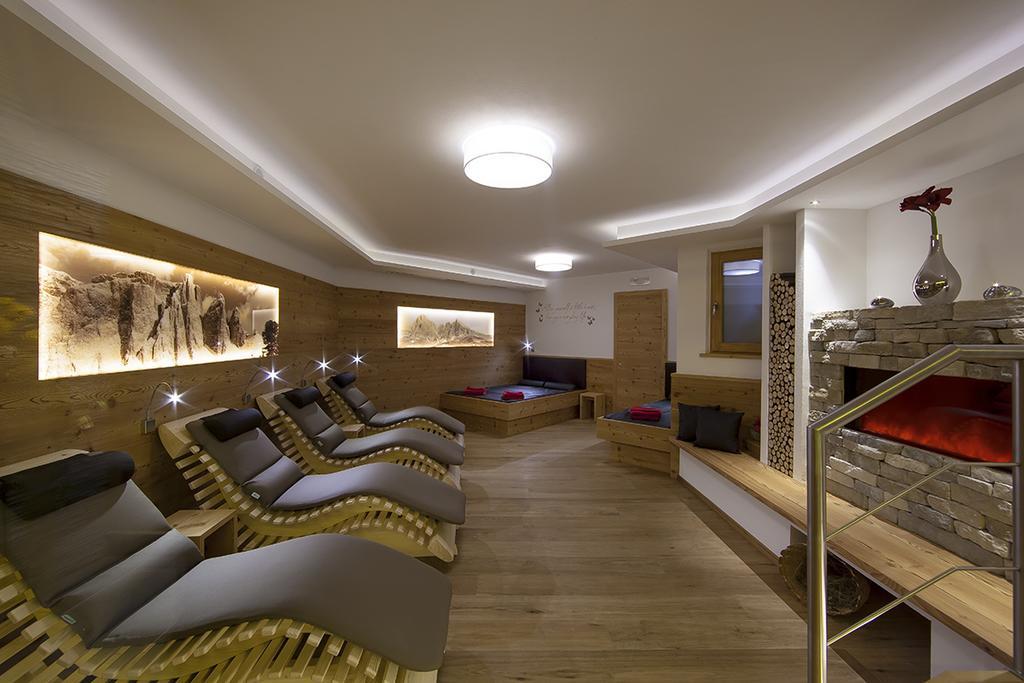 Garni Hotel Miara - Your Dolomites Home Сельва-ді-Валь-Гардена Екстер'єр фото
