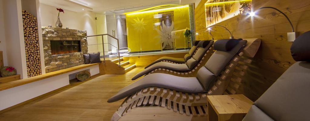 Garni Hotel Miara - Your Dolomites Home Сельва-ді-Валь-Гардена Екстер'єр фото